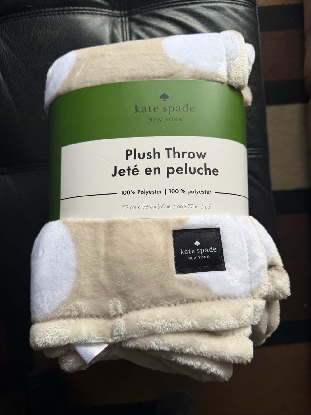 ✴️New✴️Kate Spade Beige and White Plush Throw Blanket